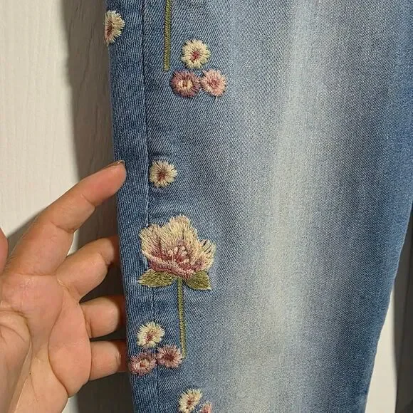 Driftwood Regular Wash Jackie Floral Embroidered High Rise Jeans Size 32 - Picture 8 of 13